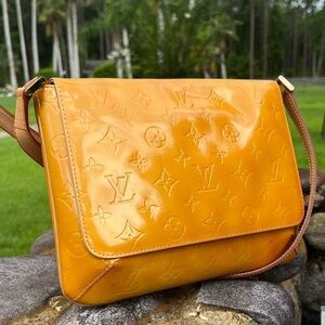 Louis Vuitton Monogram Vernis Thompson Street, Yellow
